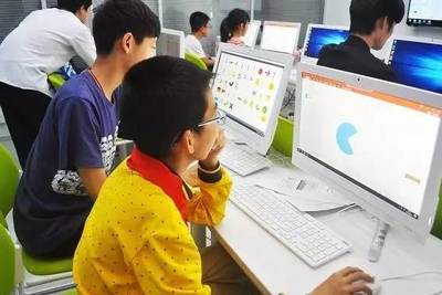 資本驅動新經濟 騰訊投資英國游戲商，軟銀與弘毅押注中國聯合辦公市場